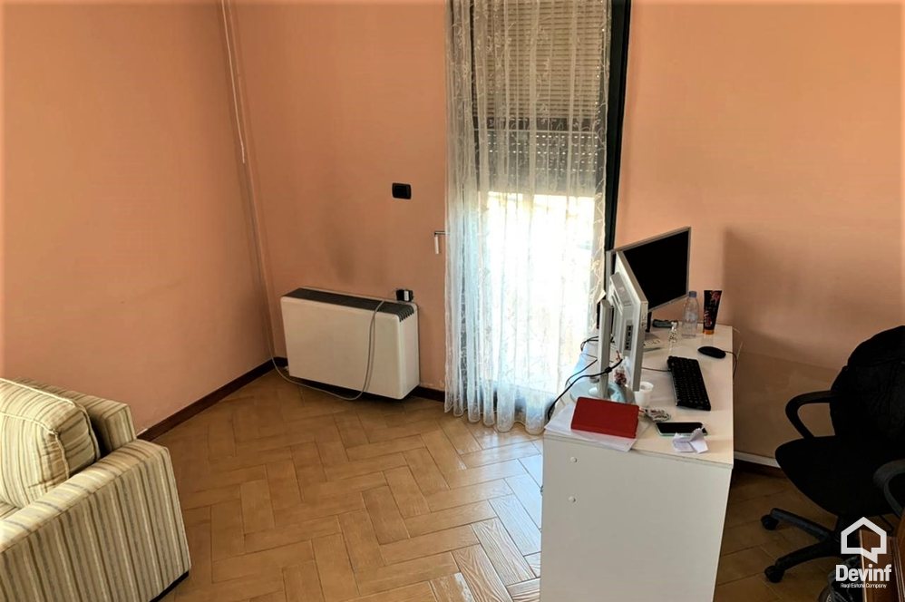 Tirane Qera Apartament 2+1+G Ne zonen e Bllokut apartament zyre