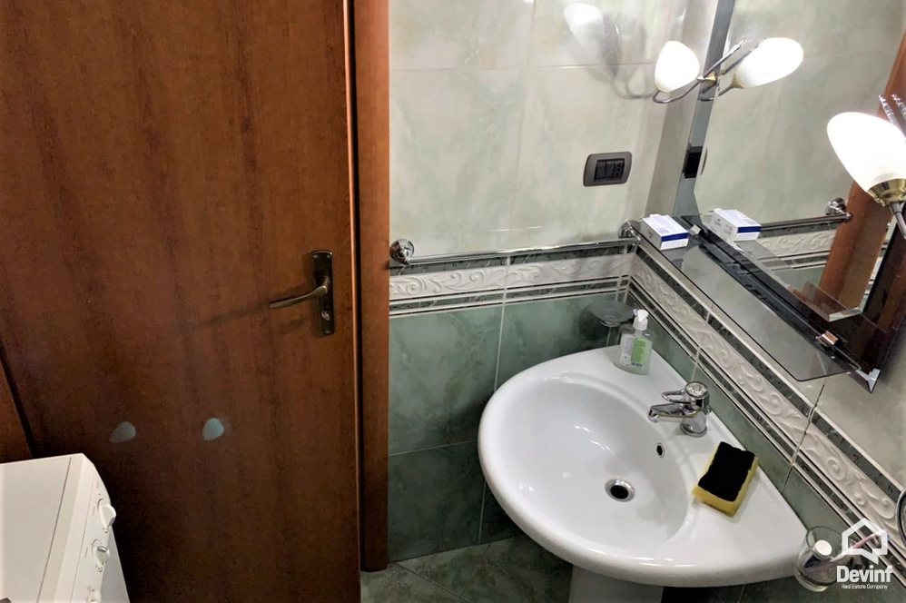 Tirane Qera Apartament 2+1+G Ne zonen e Bllokut apartament zyre