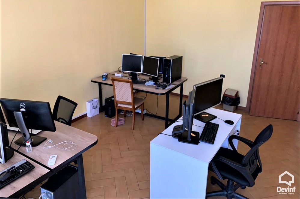 Tirane Qera Apartament 2+1+G Ne zonen e Bllokut apartament zyre