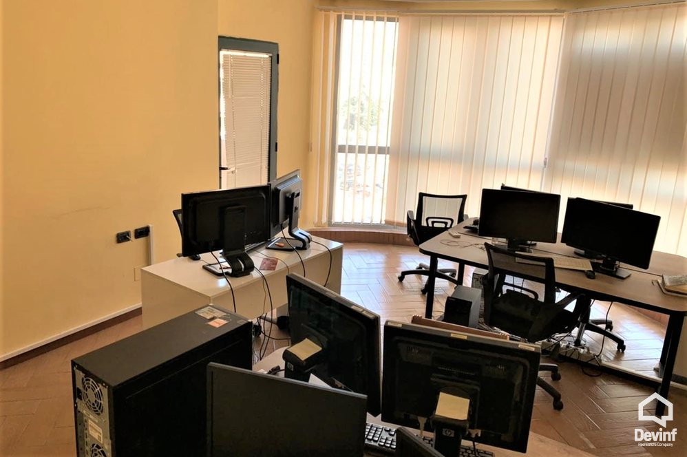 Tirane Qera Apartament 2+1+G Ne zonen e Bllokut apartament zyre