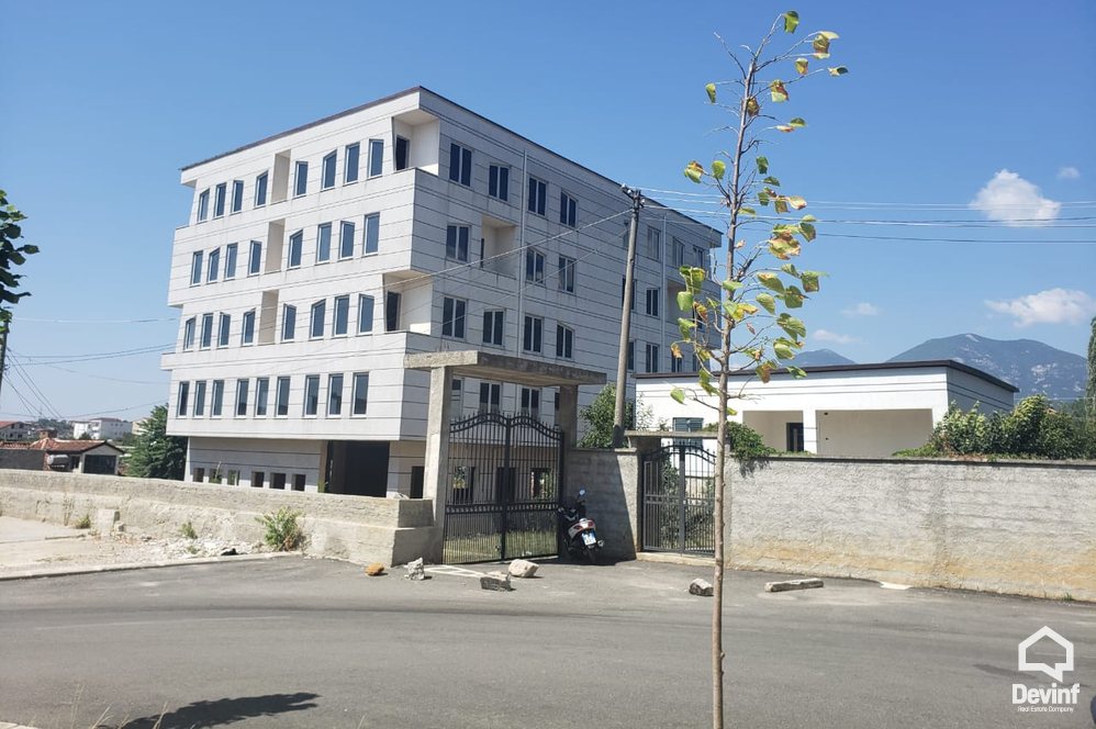 Tirane Qera Ndertese Multifunksionale  Ne zonen e Kinostudios zyre ndertese multifunksionale shkolle kursesh