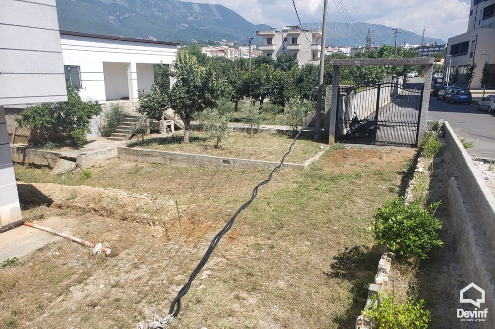 Tirane Qera Ndertese Multifunksionale  Ne zonen e Kinostudios zyre ndertese multifunksionale shkolle kursesh
