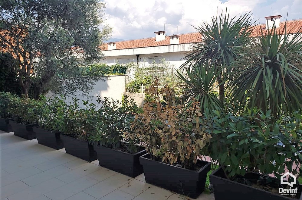 Tirane For Rent Villa Me shume se 4 dhoma A house in residential compound close to Botanical Garden Villa Residential Complex