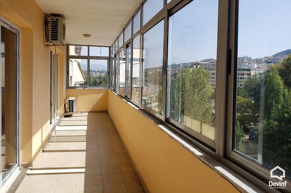 Tirane Qera Apartament 3+1+A Apartament prane Kopeshtit Zoologjik apartament