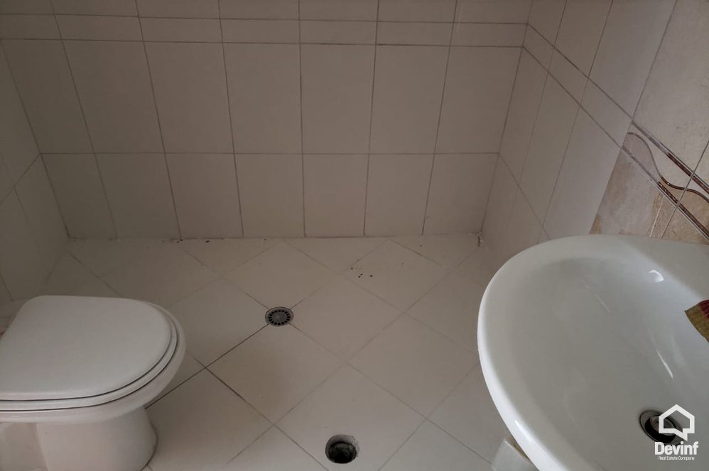 Tirane Qera Zyre  Zyre ne qender te Tiranes zyre