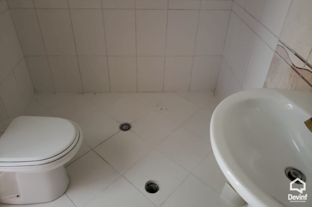 Tirane Qera Zyre  Zyre ne qender te Tiranes zyre