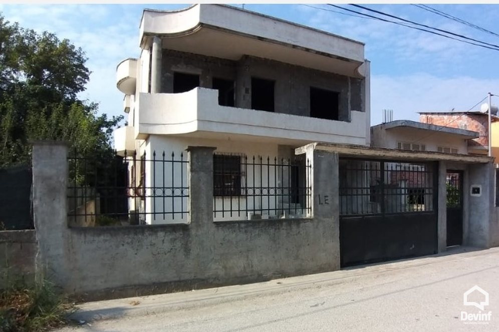 Ne Shitje Houses More then 4 rooms Zona e Shkozetit ne Durres Durres