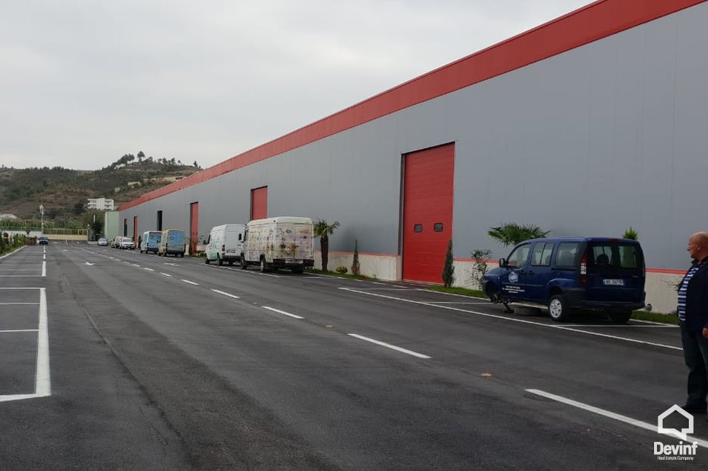 Tirane Qera Magazine  Magazine ne zonen e Komunes se Vaqarrit magazine prodhim industri