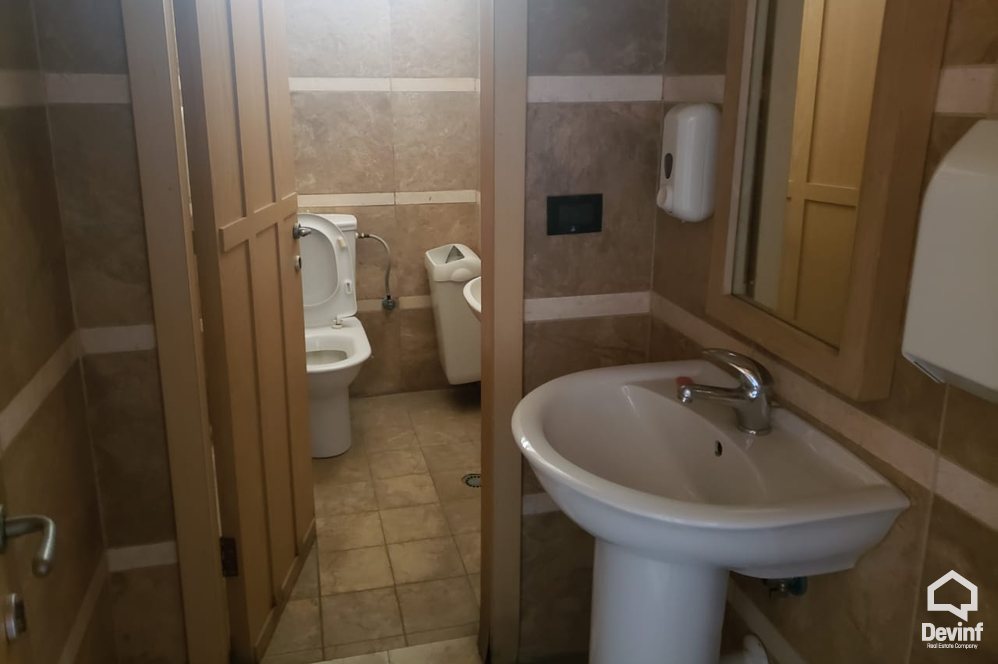 Tirane Qera Zyre  Salle ne zonen e Qytetit Studenti zyre