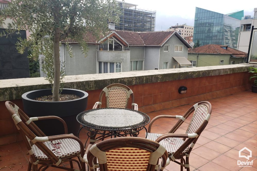Tirane Qera Zyre  Zyre ne zonen e Bllokut zyre