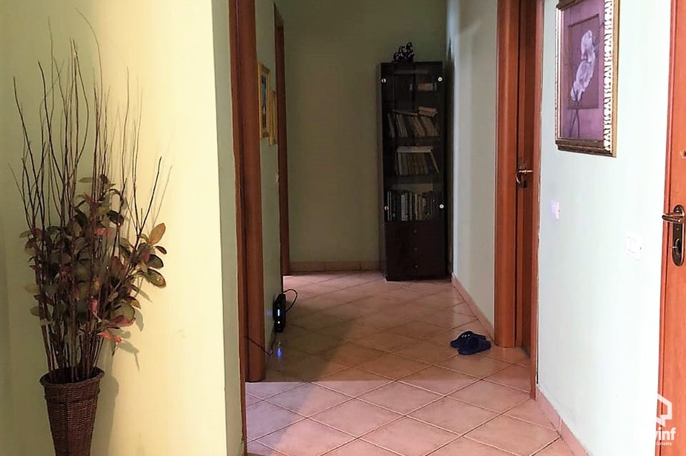 Tirane Shitje Apartament 2+1+A Pallati ndodhet prane Stacionit te Trenit apartament kompleks rezidencial