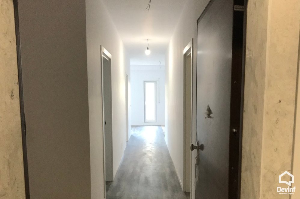 Tirane Qera Apartament 2+1+A Zyre ne zonen prane Stacionit te Trenit zyre