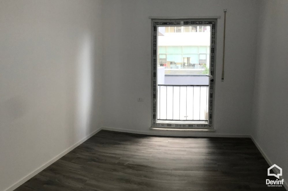 Tirane Qera Apartament 2+1+A Zyre ne zonen prane Stacionit te Trenit zyre