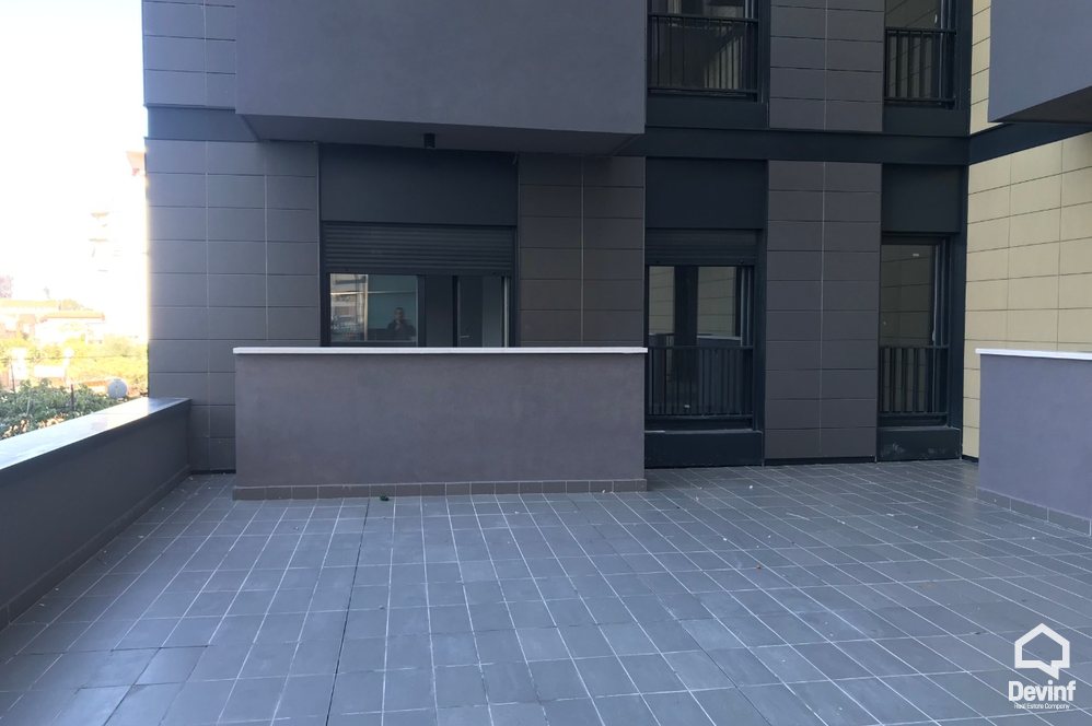 Tirane Qera Apartament 2+1+A Zyre ne zonen prane Stacionit te Trenit zyre