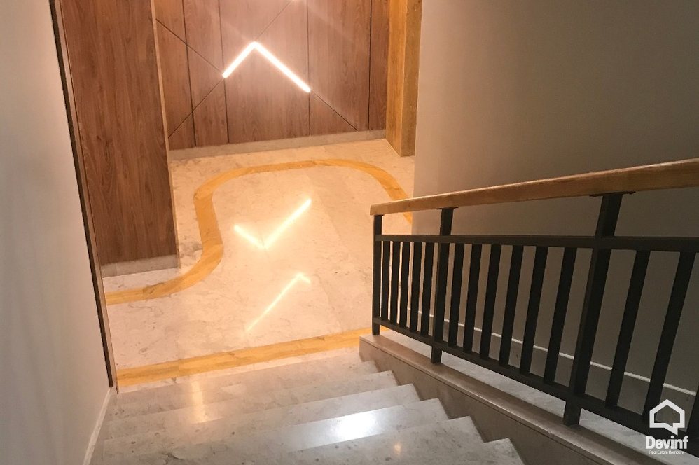 Tirane Qera Apartament 2+1+A Zyre ne zonen prane Stacionit te Trenit zyre