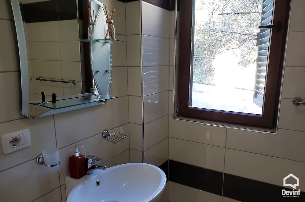 Tirane Qera Vile 3+1+G Kompleks Rezidencial, prane Liqenit te Tiranes vile kompleks rezidencial