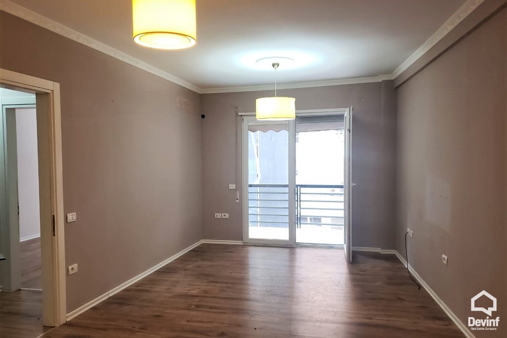 Me Qera Apartament 2+1+A Ne kryqezim te Rr. Hoxha Tahsin me Rr. Bardhyl Tirane