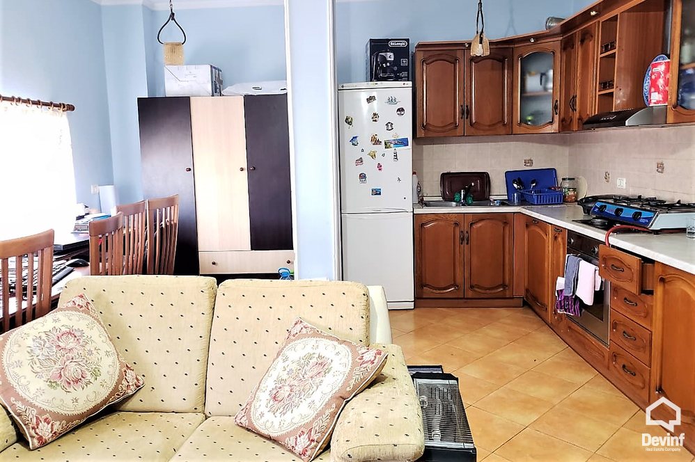 Tirane Shitje Apartament  Rruga Kongresi i Manastirit, prane gjimnazit Cajupi. apartament