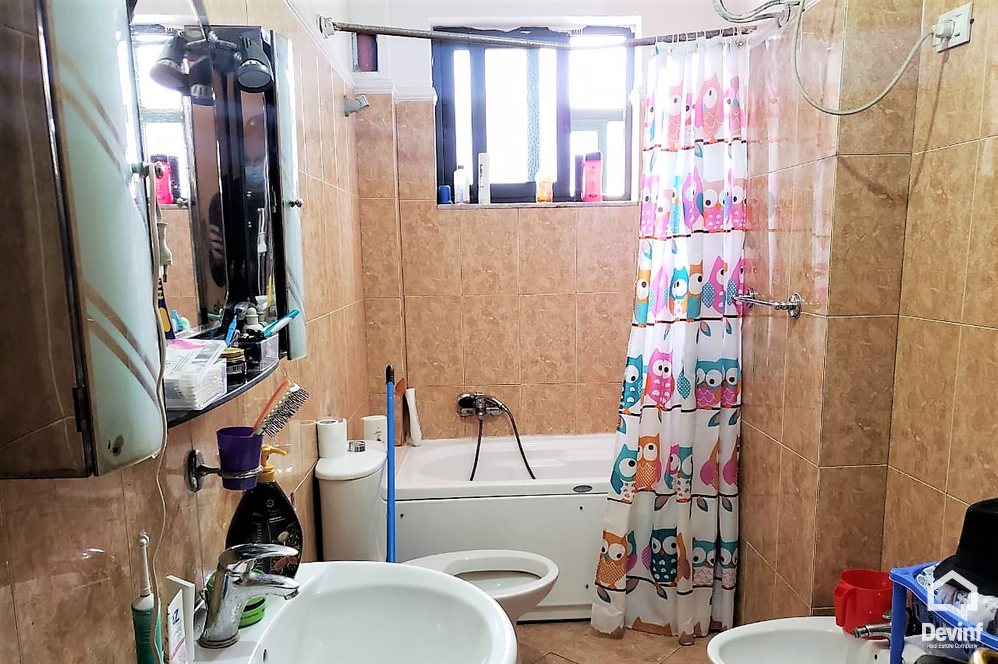 Tirane Shitje Apartament  Rruga Kongresi i Manastirit, prane gjimnazit Cajupi. apartament