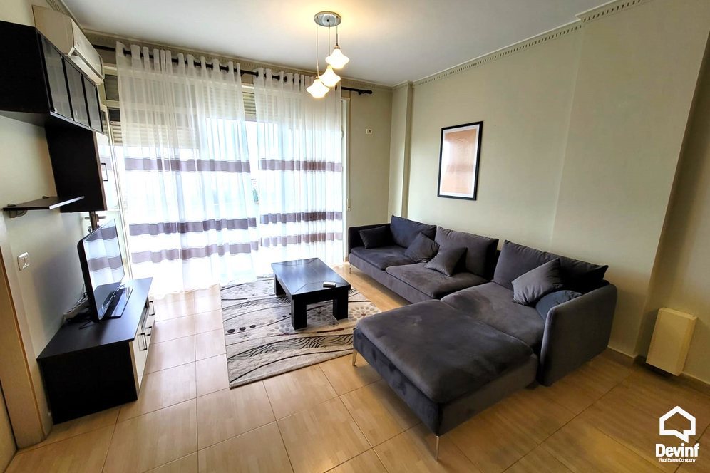 Me Qera Apartment 3 bedrooms + livingroom + kitchenette In Botanical Garden area Tirane