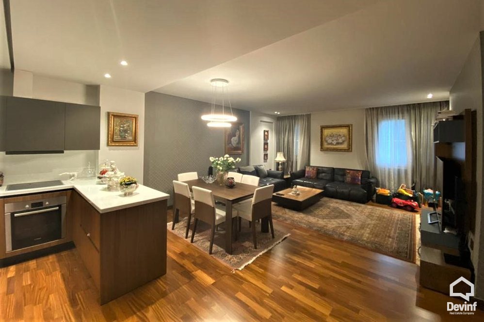 Tirane Qera Apartament 3+1+A Apartament ne zonen e Bllokut apartament