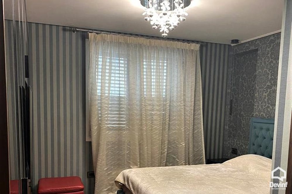 Tirane Qera Apartament 3+1+A Apartament ne zonen e Bllokut apartament