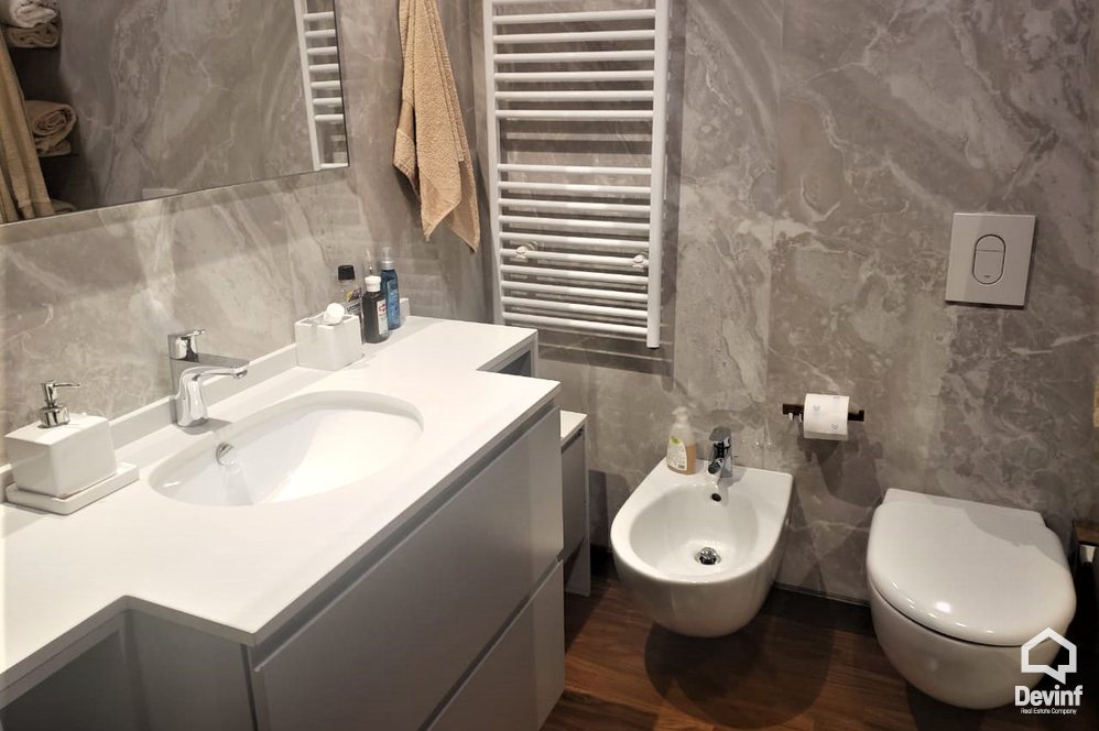 Tirane Qera Apartament 3+1+A Apartament ne zonen e Bllokut apartament