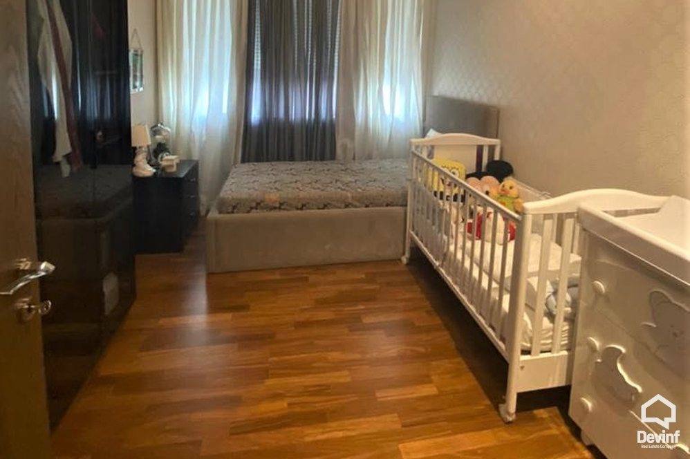 Tirane Qera Apartament 3+1+A Apartament ne zonen e Bllokut apartament
