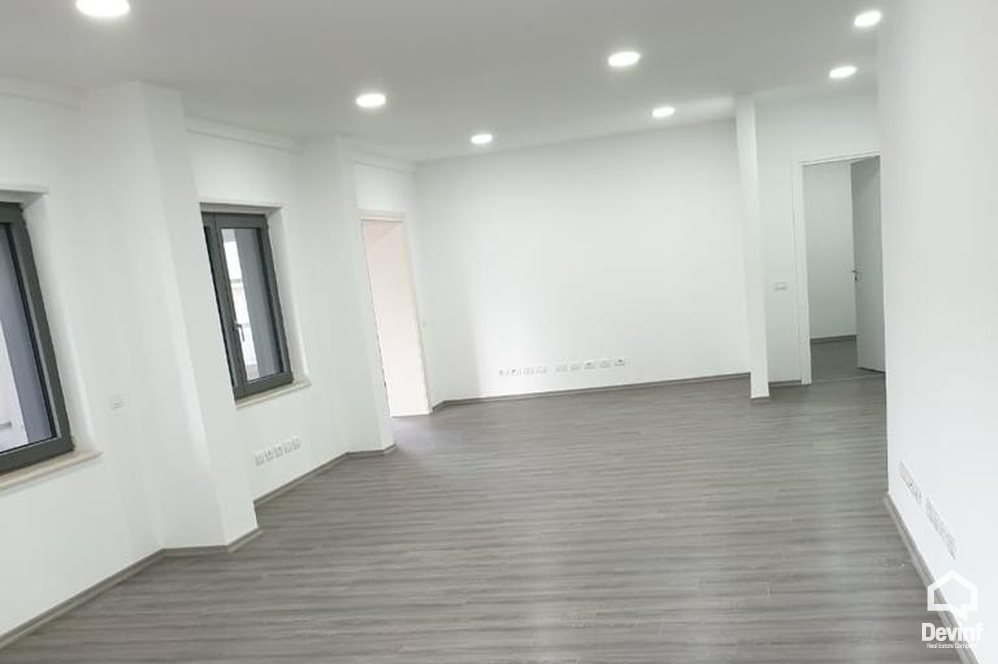 Tirane Qera Zyre  Zyre ne Rr. Muhamet Gjollesha zyre