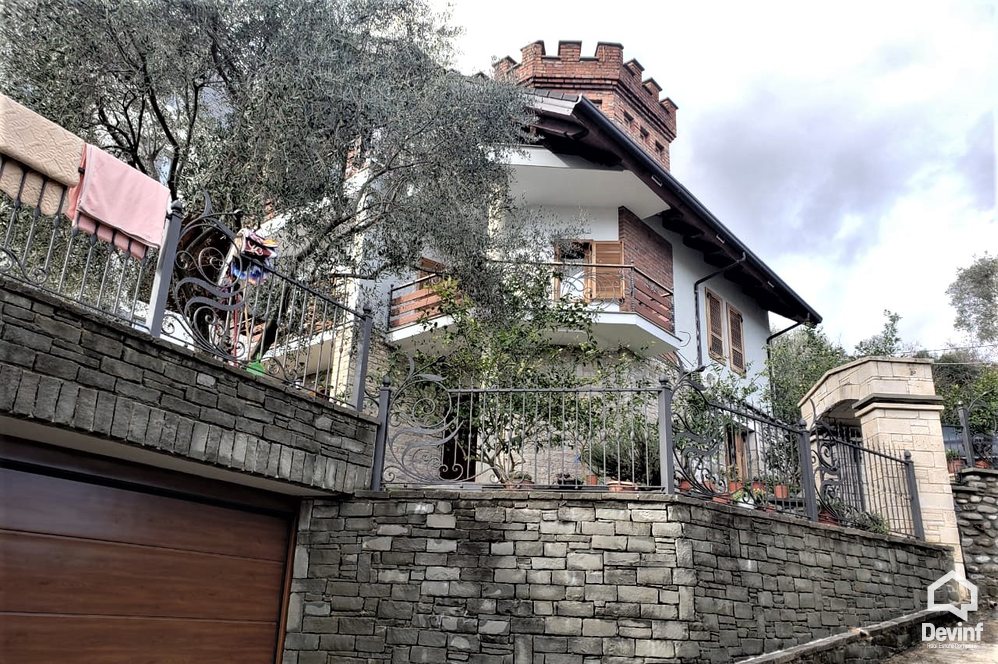 Tirane Qera Vile Me shume se 4 dhoma Vile ne zonen e Kopeshtit Zoologjik vile