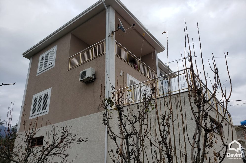 Tirane Shitje Vile  Prane Liqenit te Farkes vile