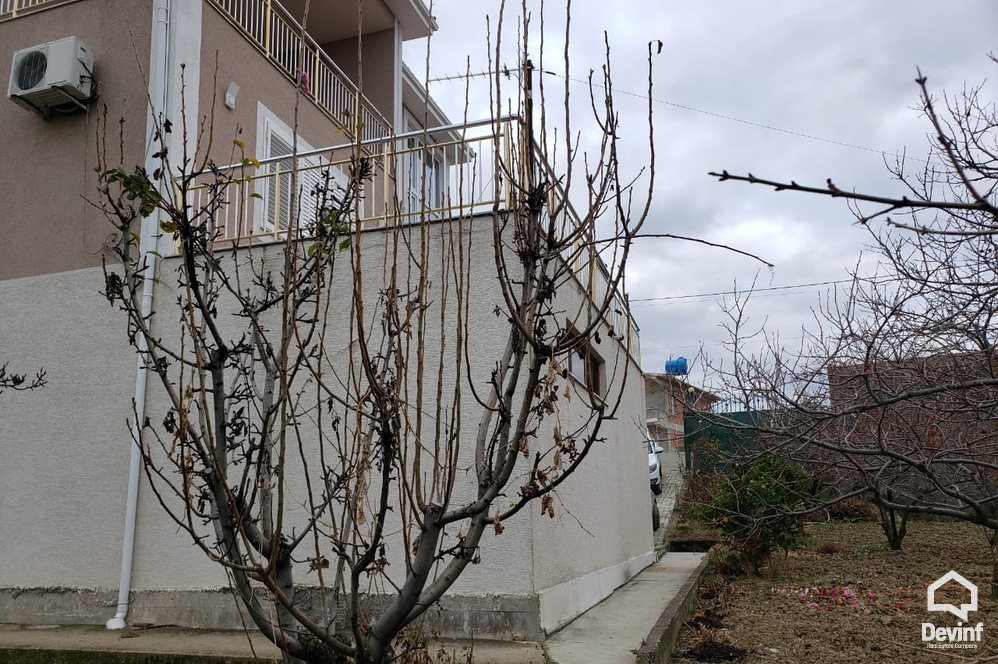Tirane Shitje Vile  Prane Liqenit te Farkes vile