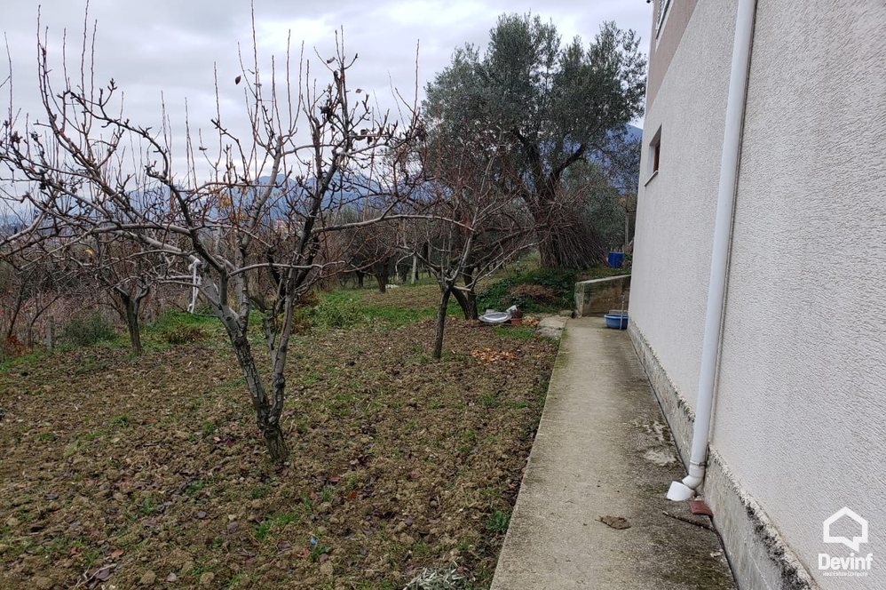 Tirane Shitje Vile  Prane Liqenit te Farkes vile