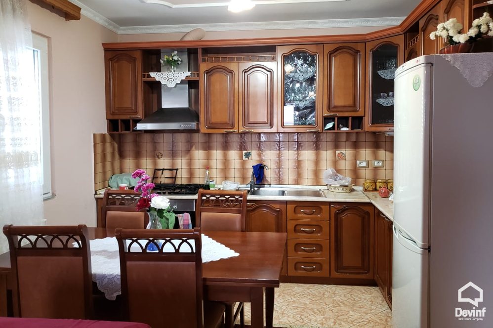 Tirane Shitje Vile  Prane Liqenit te Farkes vile