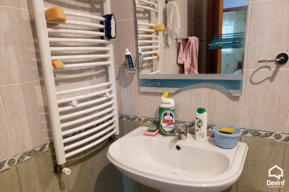 Tirane Shitje Vile  Prane Liqenit te Farkes vile