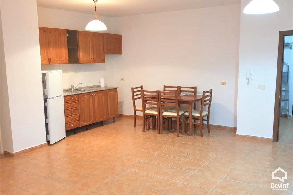 Me Qera Apartament 2+1+A Zyre ne zonen e Bllokut Tirane