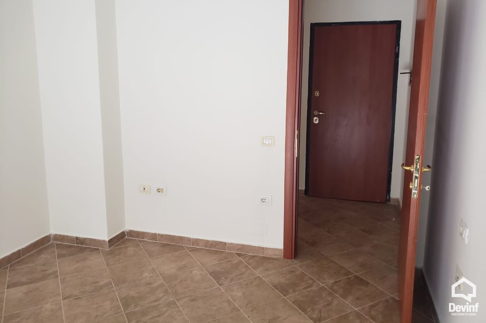 Tirane Qera Apartament 1+1+A Ne zonen e Yzberishtit, prane pallateve Cabej apartament