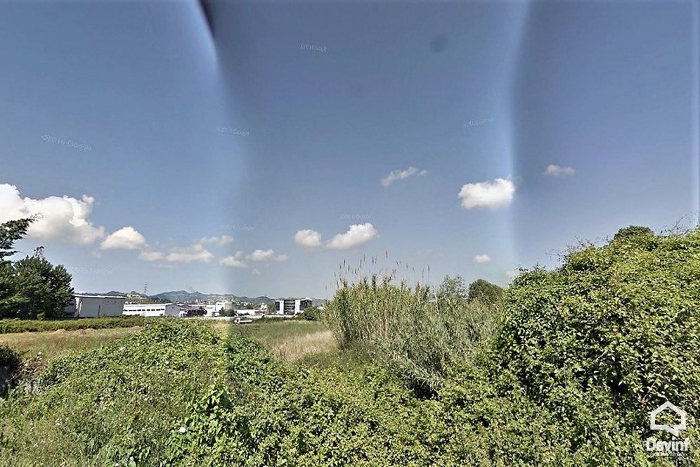 Ne Shitje Toke  Autostrada Tirane - Durres, prane Mercedes Benz,brez i dyte Tirane