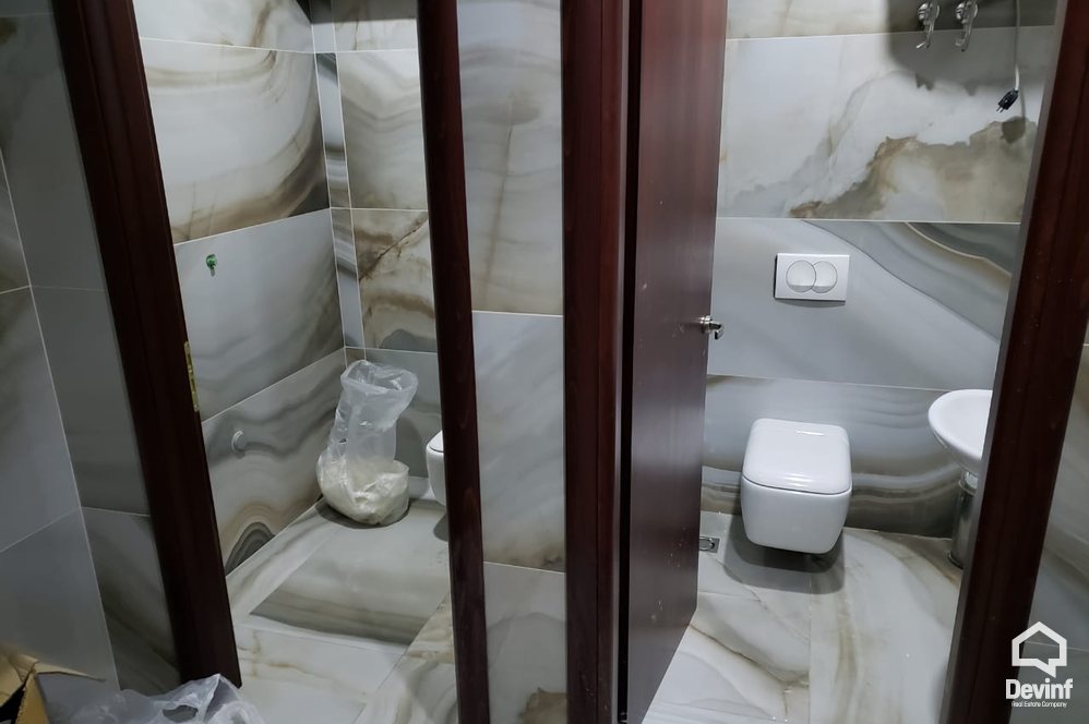 Tirane Qera Dyqan  Ambjent biznesi prane Rr. Myslym Shyri zyre klinike dentare qender estetike