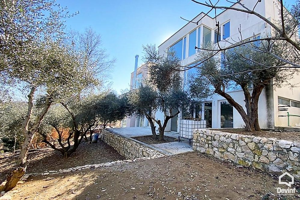 Tirane Shitje Vile  prane Qendres Tregtare TEG vile