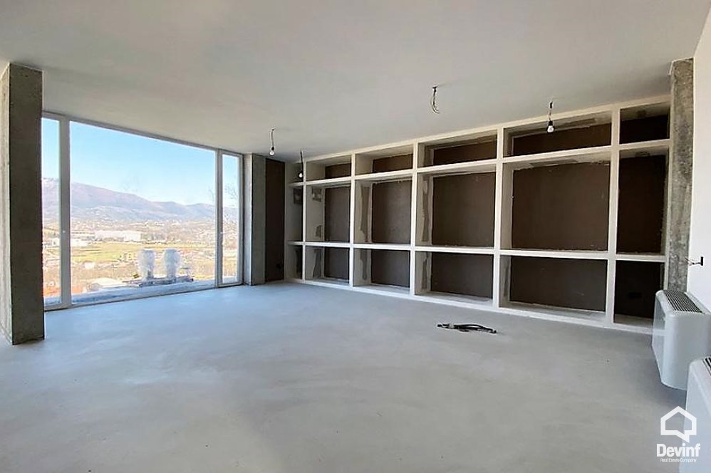 Tirane Shitje Vile  prane Qendres Tregtare TEG vile