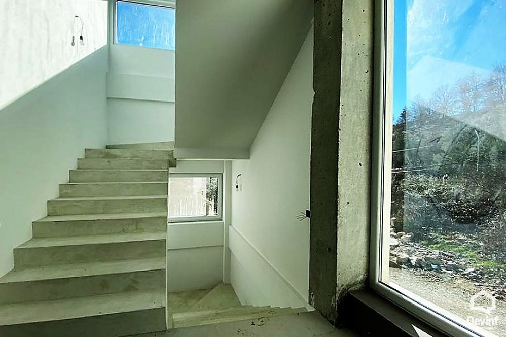 Tirane Shitje Vile  prane Qendres Tregtare TEG vile