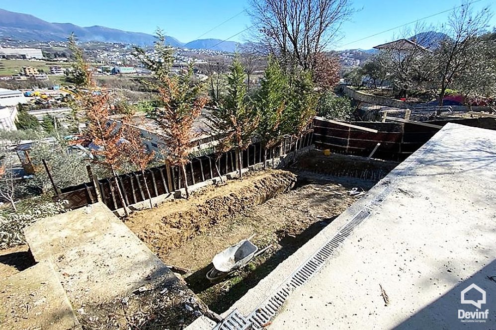 Tirane Shitje Vile  prane Qendres Tregtare TEG vile