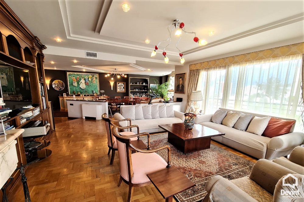 Tirane Qera Apartament 4+1+A Apartament ne zonen e Bllokut apartament