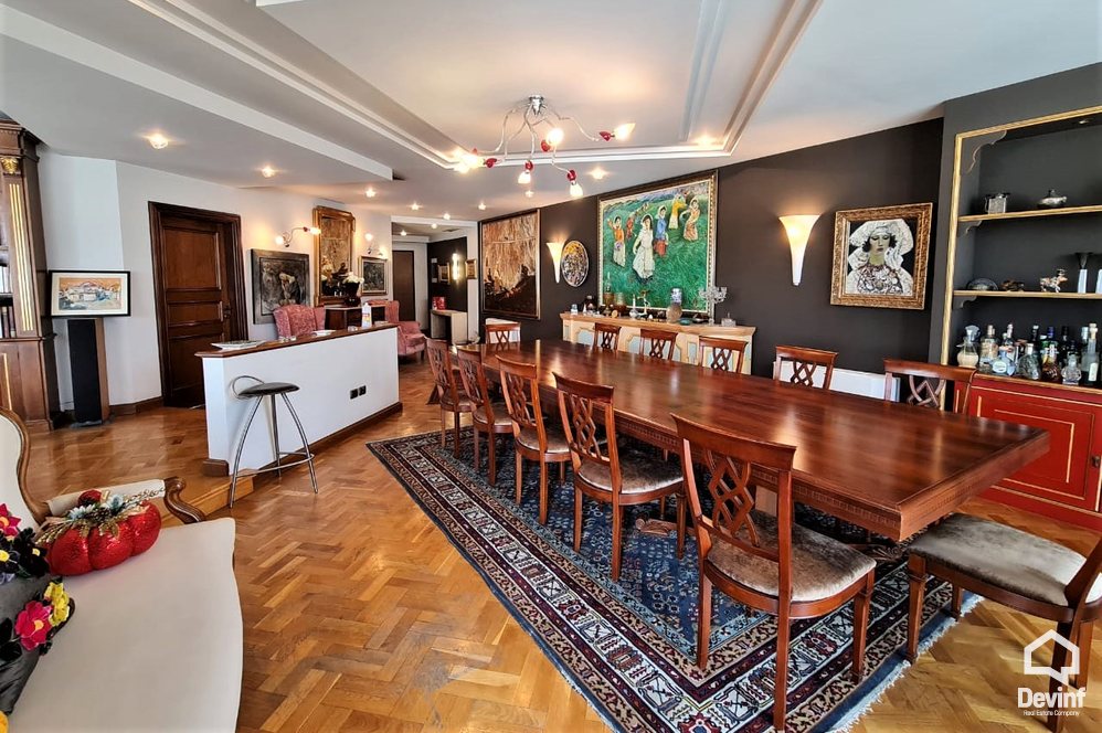 Tirane Qera Apartament 4+1+A Apartament ne zonen e Bllokut apartament