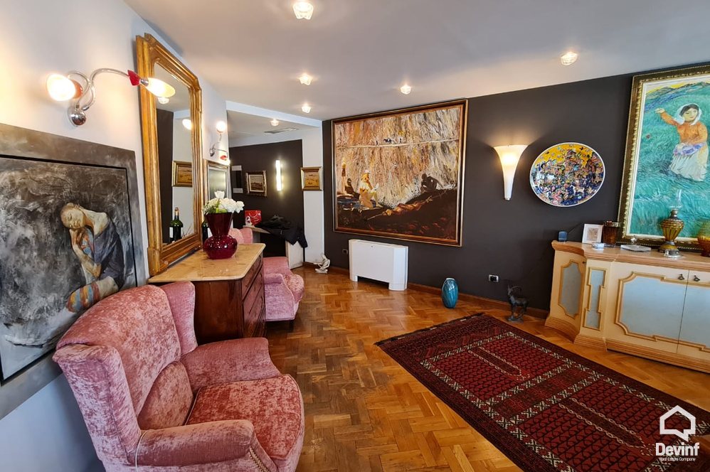 Tirane Qera Apartament 4+1+A Apartament ne zonen e Bllokut apartament