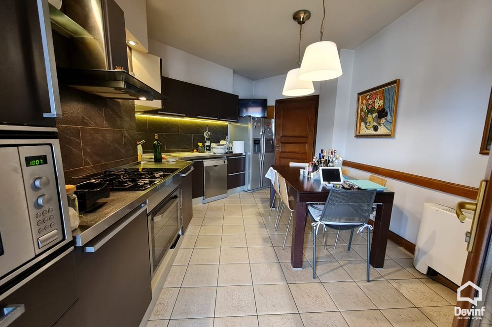 Tirane Qera Apartament 4+1+A Apartament ne zonen e Bllokut apartament