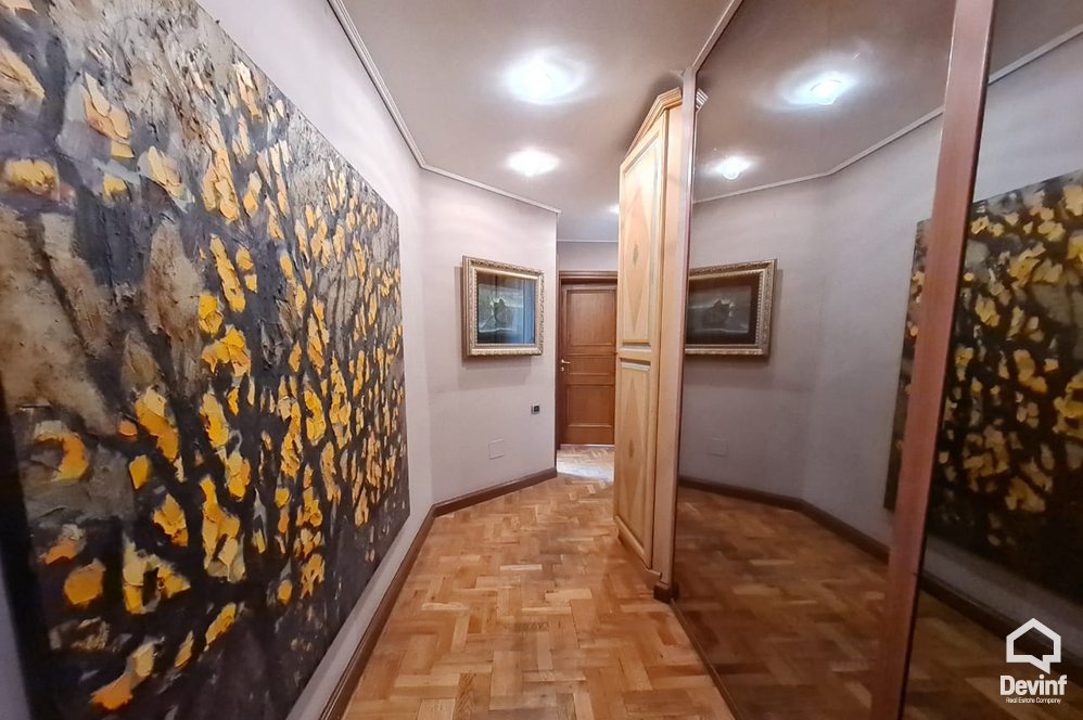 Tirane Qera Apartament 4+1+A Apartament ne zonen e Bllokut apartament