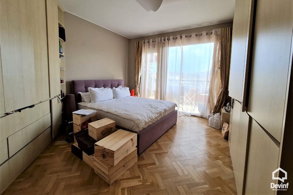 Tirane Qera Apartament 4+1+A Apartament ne zonen e Bllokut apartament