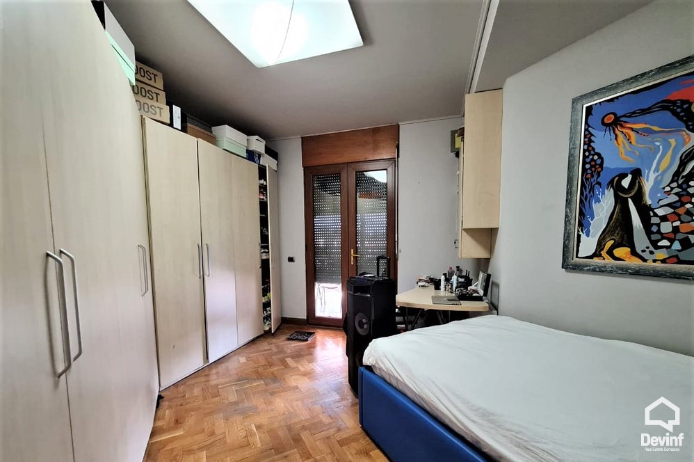 Tirane Qera Apartament 4+1+A Apartament ne zonen e Bllokut apartament